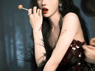 鞠婧祎发布氛围感写真美艳妖娆